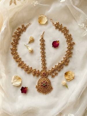 Women gold plated south indian stone studded head jewellery 1