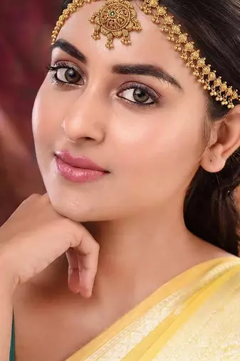 Women gold plated stone studded head jewellery