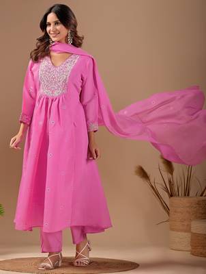 Pink embroidery mul chanderi kurta with pant and duptta set 1