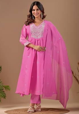 Pink embroidery mul chanderi kurta with pant and duptta set 2