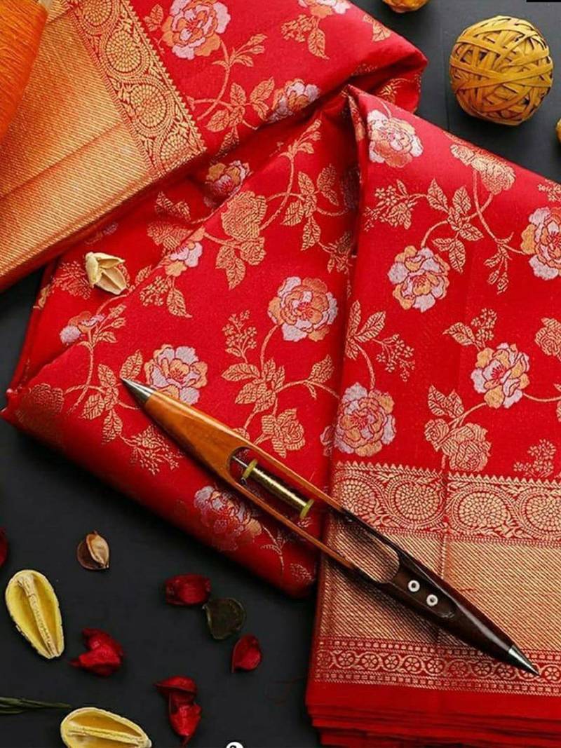 Women Floral Woven Design Zari Art Silk Banarasi Saree