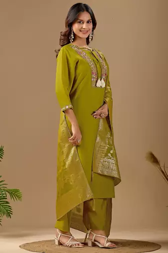 Green embroidery with hand work mul chanderi kurta with pant and duptta set