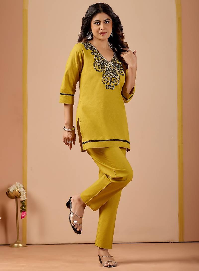 Green embroidery cotton kurta with pant