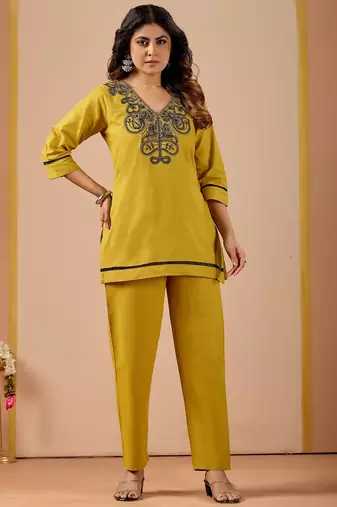 Green embroidery cotton kurta with pant