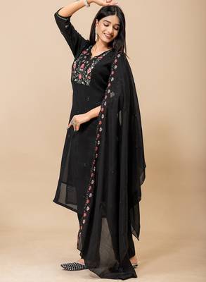 Black embroidery mul cotton kurta with pant and duptta 3