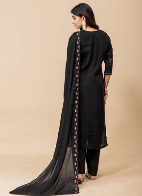 Black embroidery mul cotton kurta with pant and duptta 4