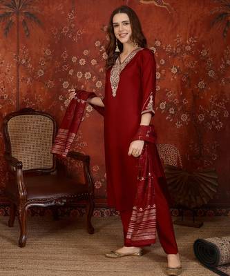 Maroon hand-worked kurta with pant & jacquard dupatta set 4
