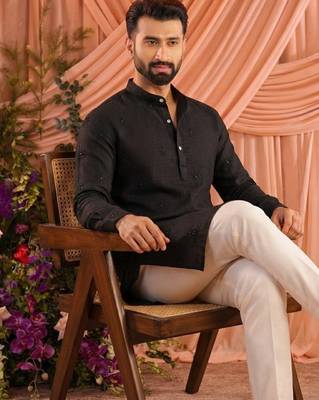 Black men’s linen cotton embroidered kurta pajama set 3