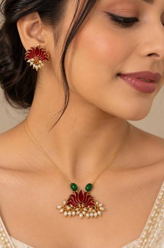 Ruby gold-plated contemporary necklace set