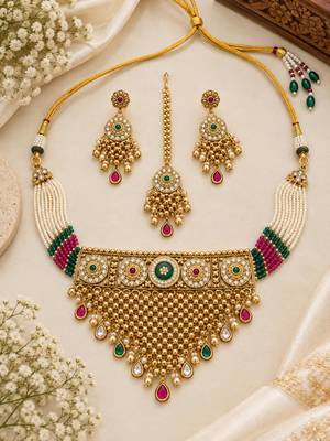 Multicolor gold-plated necklace set with mang tikka 2