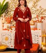 Red silk blend embroidered kurta set