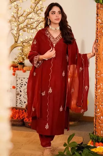 Red silk blend embroidered kurta set