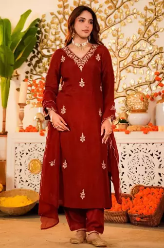 Red silk blend embroidered kurta set