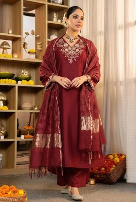 Maroon silk blend embroidered kurta set 1