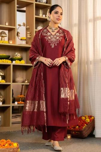Maroon silk blend embroidered kurta set