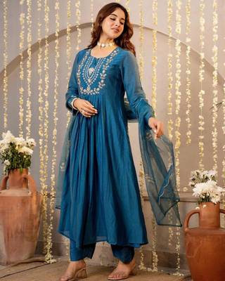 Dark-teal silk blend embroidered kurta set 2