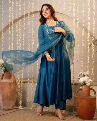 Dark-teal silk blend embroidered kurta set 4
