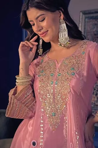 Pink crepe embroidered kurta set