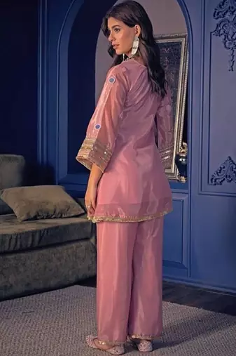 Pink crepe embroidered kurta set