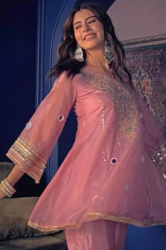 Pink crepe embroidered kurta set
