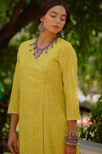 Women lime green & off white bandhani screen print cotton angrakha kurta
