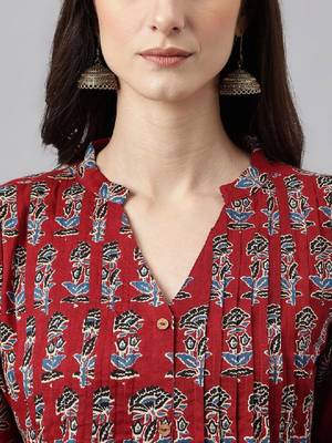 Women maroon pure cotton floral printed flared kurta 2