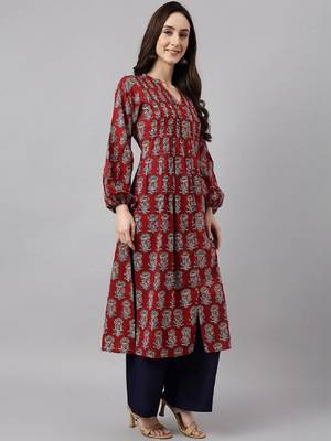 Women maroon pure cotton floral printed flared kurta 3