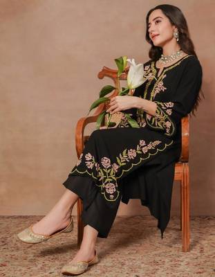 Black floral embroidered round neck long sleeves chikankari straight cotton kurta 1