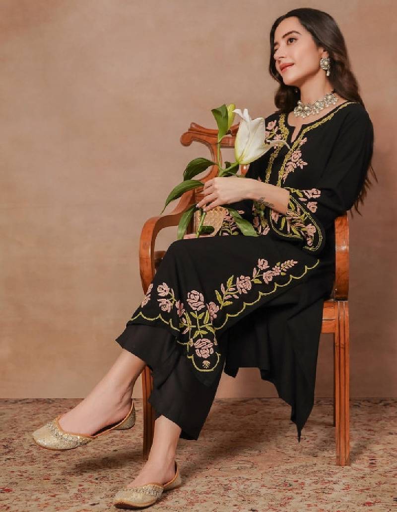 Black floral embroidered round neck long sleeves chikankari straight cotton kurta