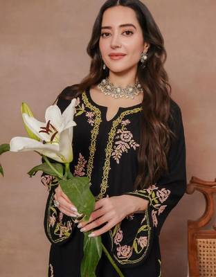 Black floral embroidered round neck long sleeves chikankari straight cotton kurta 3