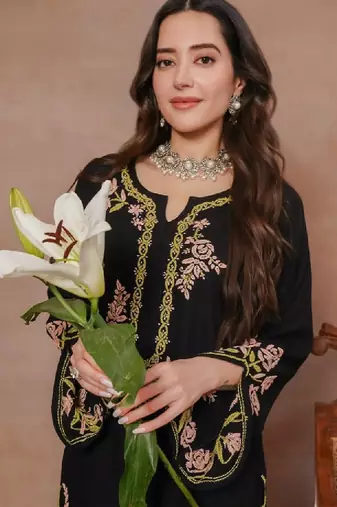 Black floral embroidered round neck long sleeves chikankari straight cotton kurta