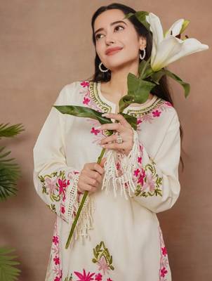 White falak kashmiri embroidered flared sleeves thread work cotton straight kurta 3