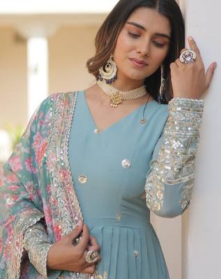 Floral embroidered sequinned georgette anarkali kurta with duppatta 2
