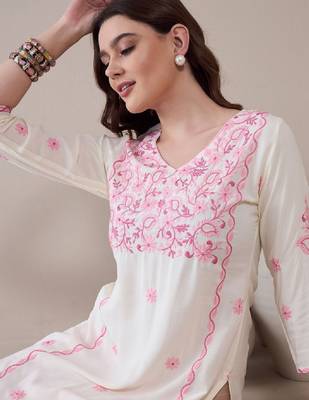 Floral embroidered thread work regular straight kurta 1