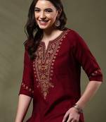Women floral embroidered flared sleeves thread work kurta