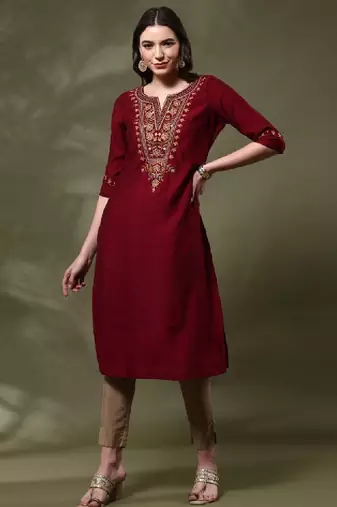 Women floral embroidered flared sleeves thread work kurta