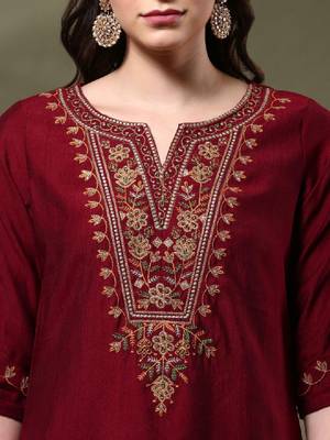 Women floral embroidered flared sleeves thread work kurta 3