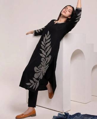 Women thread work floral kurta 1