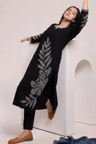 Women thread work floral kurta