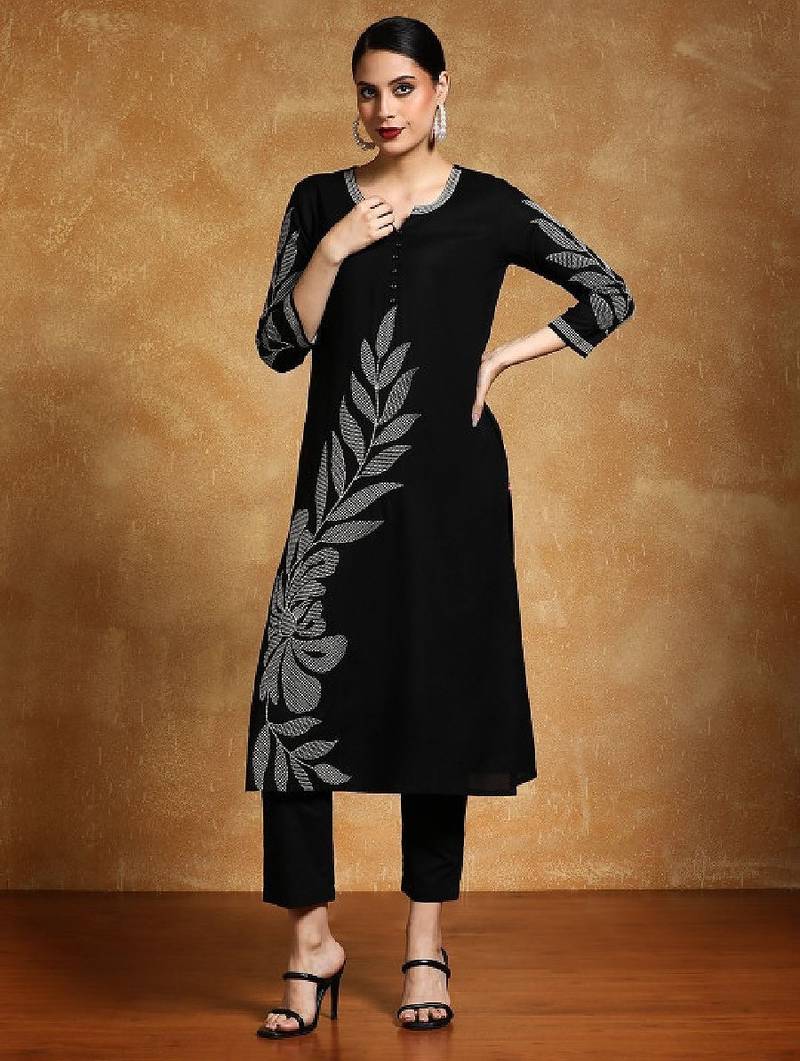 Women thread work floral kurta