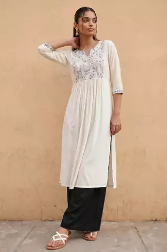Floral embroidered kurta