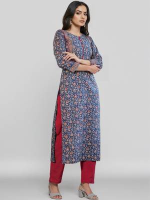 Women blue floral printed floral kurta 3