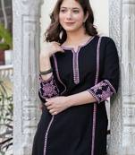 Women embroidered sequinned kurta