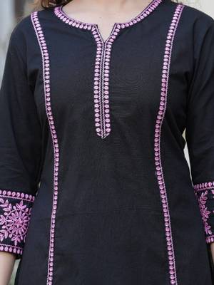 Women embroidered sequinned kurta 3