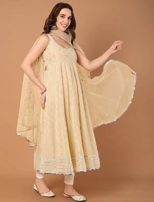 Women ethnic motifs embroidered festive anarkali kurta with dupatta 3