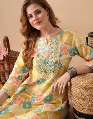 Women floral embroidered thread work floral kurta 1