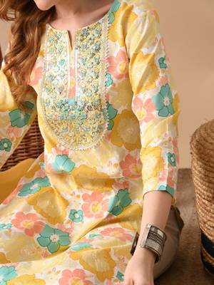 Women floral embroidered thread work floral kurta 3