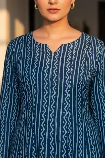 Women geometric printed indigo anarkali kurta