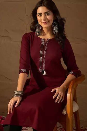 Women ethnic motifs embroidered thread work kurta