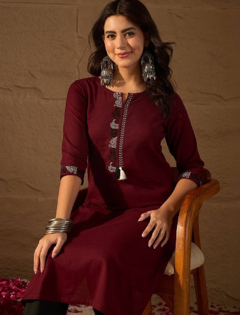 Women ethnic motifs embroidered thread work kurta